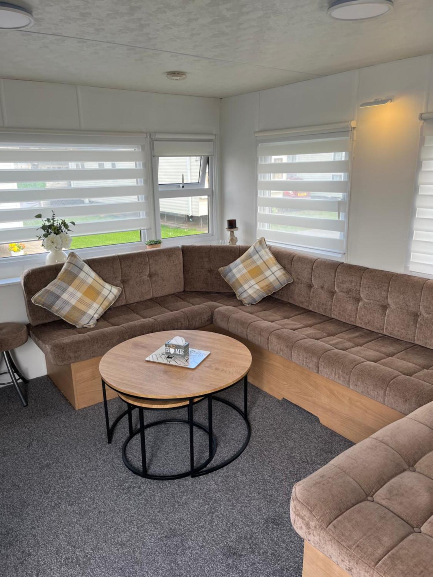 Sharons Lyons Lido Caravan 3 Bedrooms Apartment Prestatyn