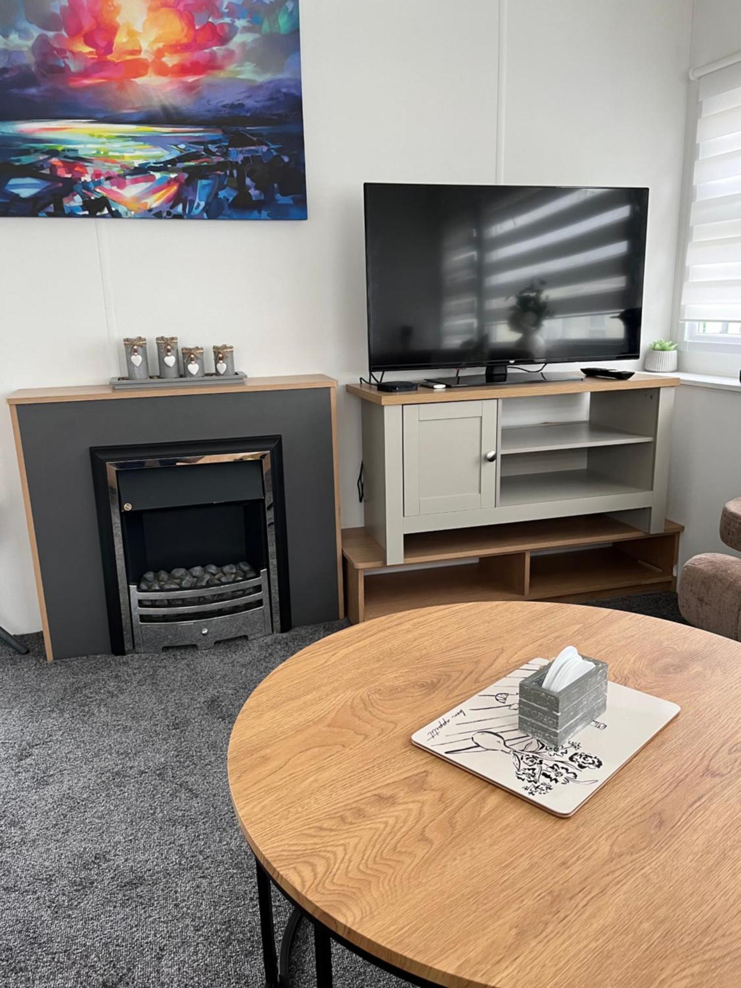 Sharons Lyons Lido Caravan 3 Bedrooms Apartment