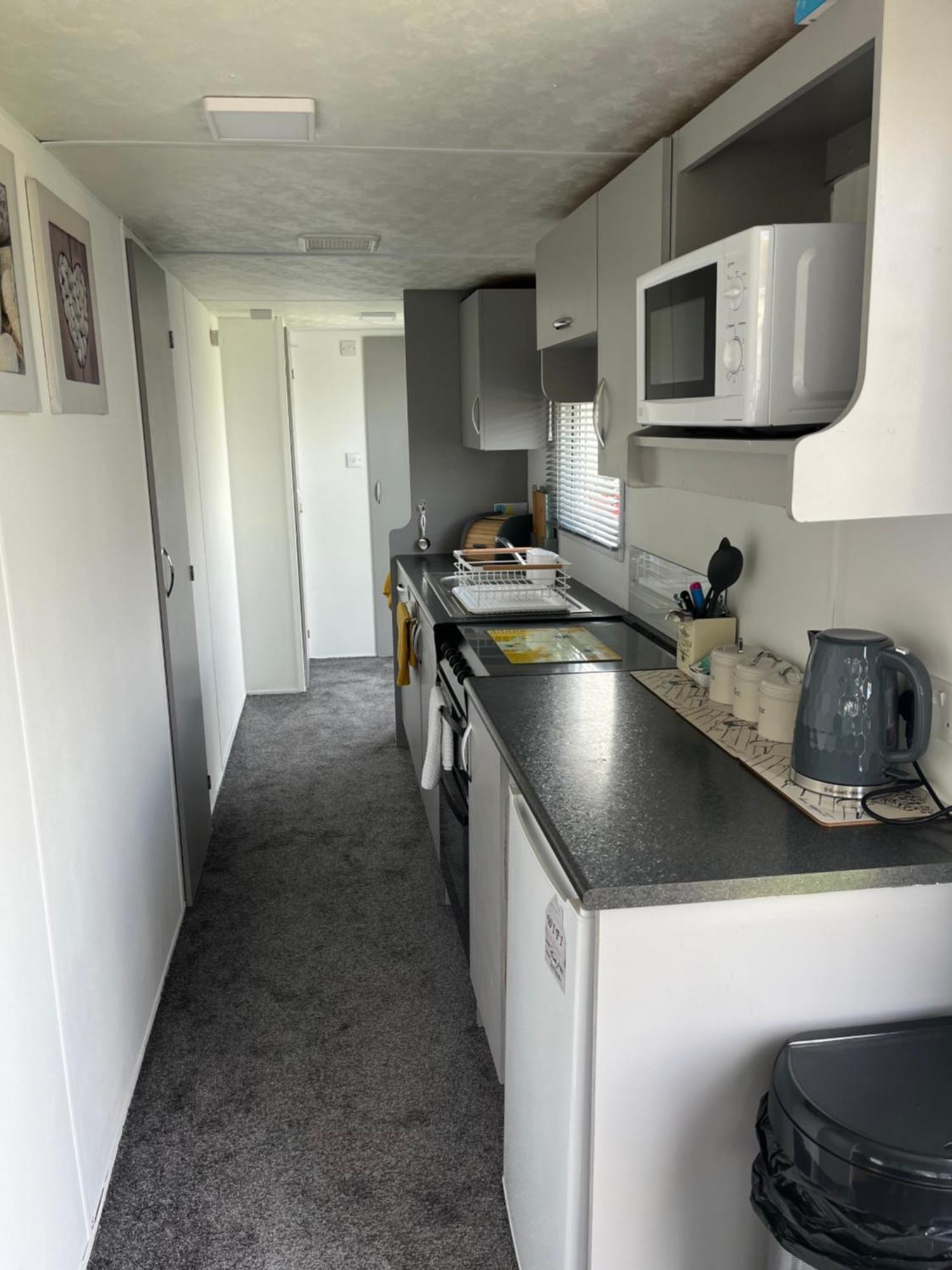 Sharons Lyons Lido Caravan 3 Bedrooms Apartment *