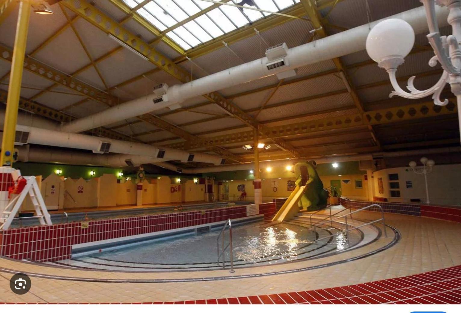 Sharons Lyons Lido Caravan 3 Bedrooms Prestatyn