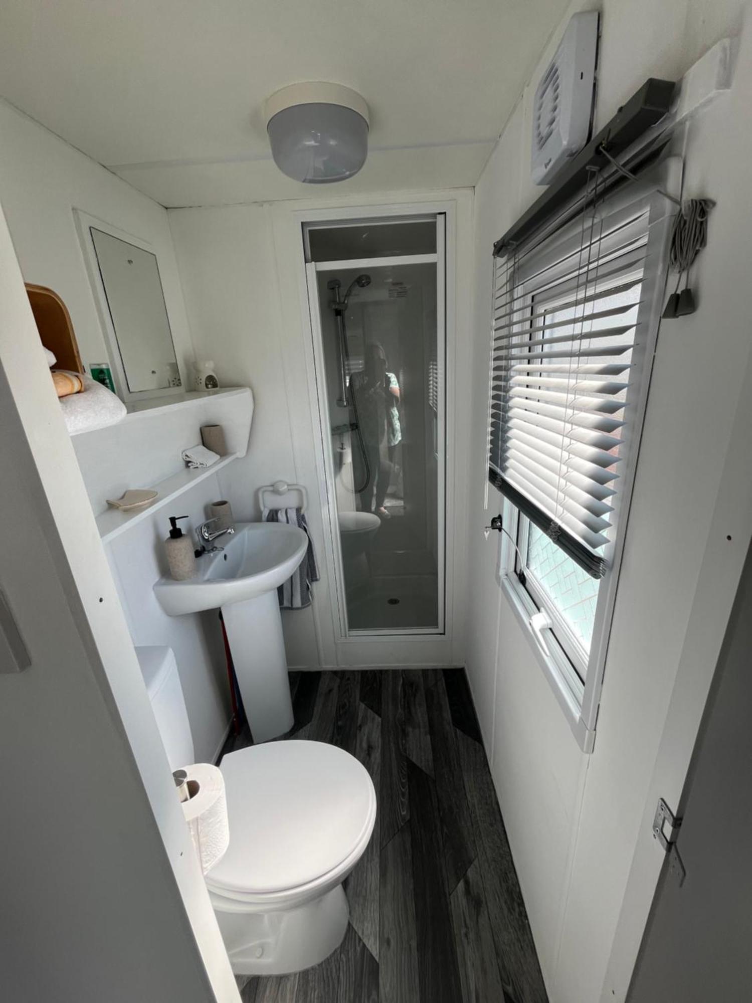 Sharons Lyons Lido Caravan 3 Bedrooms * Prestatyn