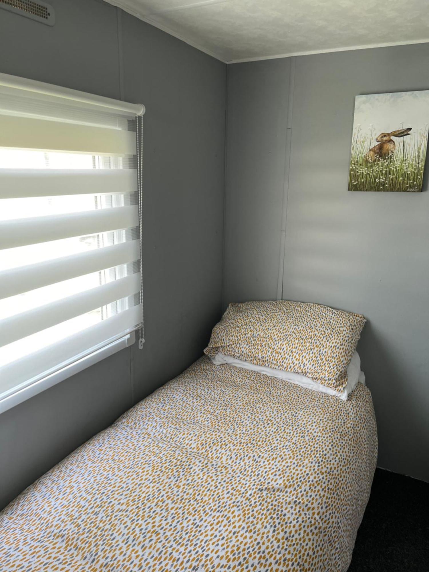 Sharons Lyons Lido Caravan 3 Bedrooms Apartment