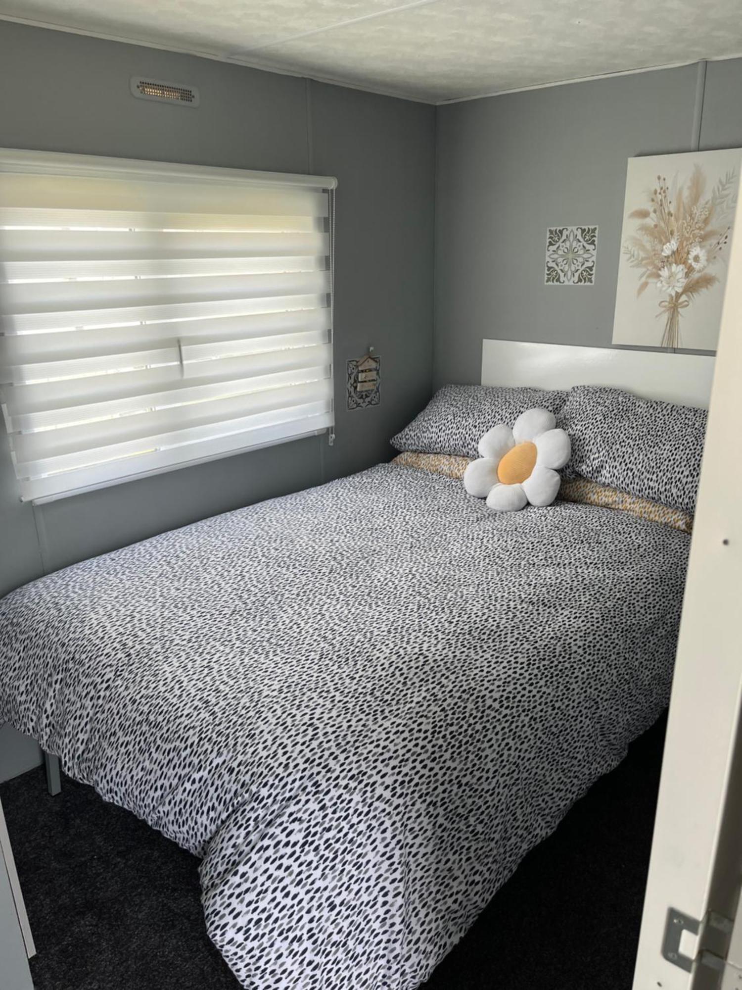 Sharons Lyons Lido Caravan 3 Bedrooms Apartment Prestatyn
