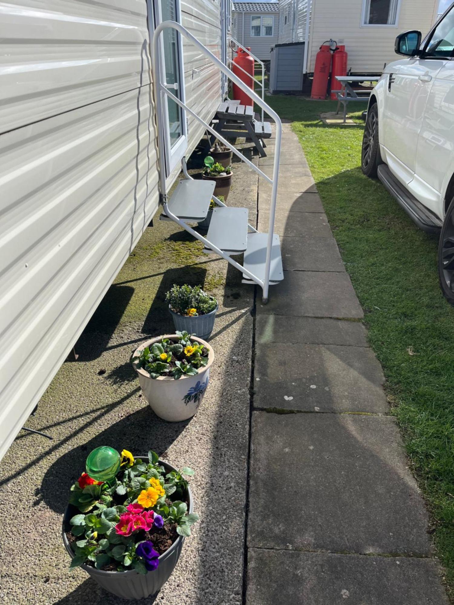 Sharons Lyons Lido Caravan 3 Bedrooms *