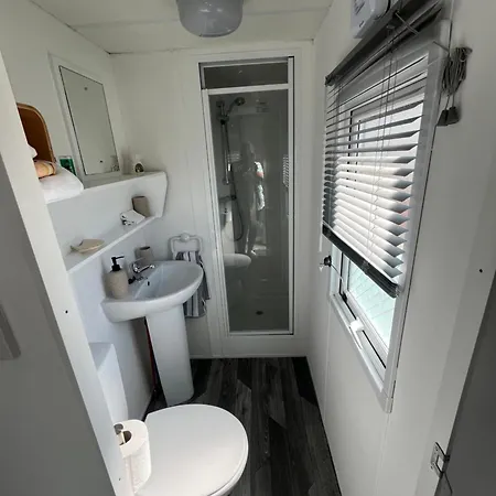 Sharons Lyons Lido Caravan 3 Bedrooms Prestatyn Exterior photo